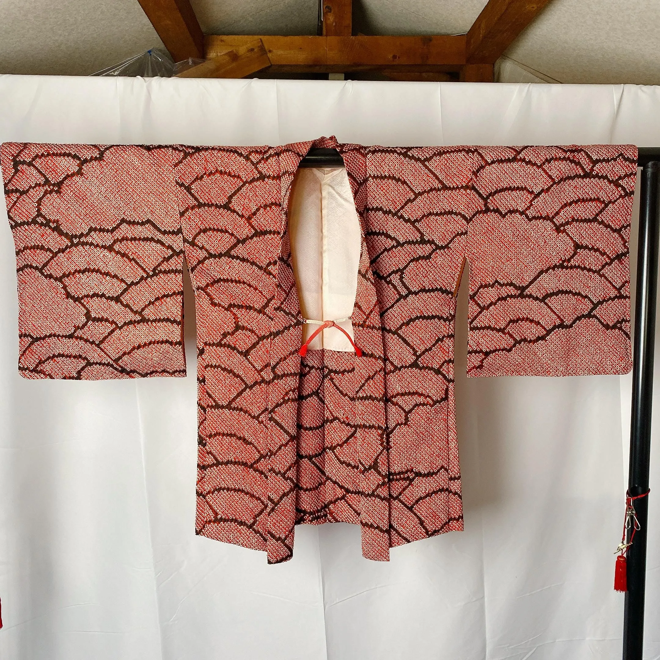 Japanese Shibori Kimono Haori, Black and Red, Excellent, Cardigan, Women's Jacket, Silk Long outer, Casual Layer, Versatile -J